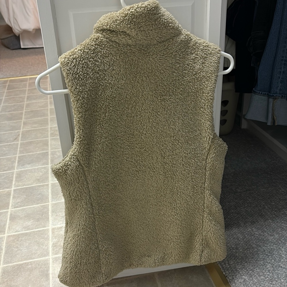 Patagonia Tan/Cream Fleece Vest - Picture 4 of 4